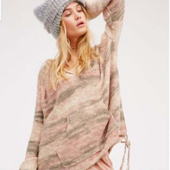 Free People Sweaters - 💖Free Poeple Poncho.💖